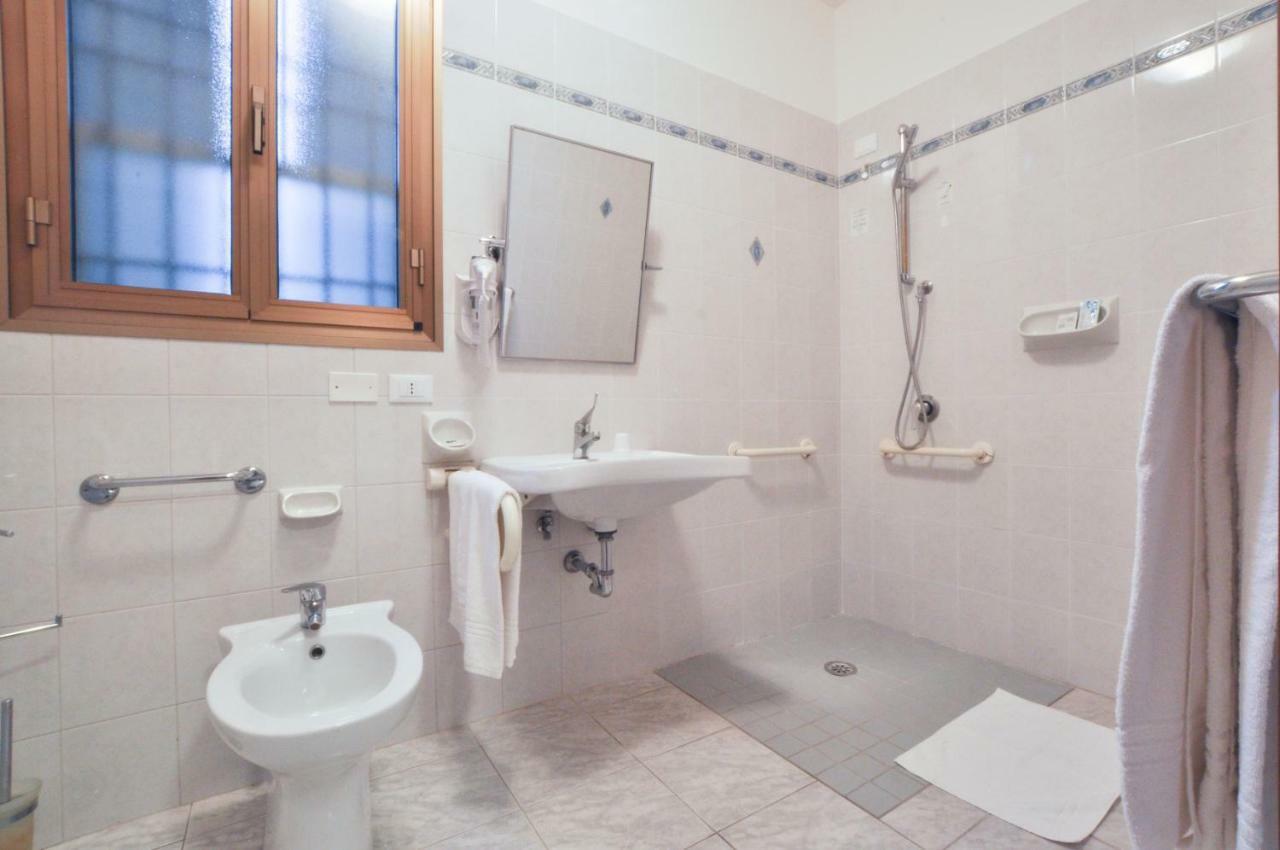 Hotel Villa Azzurra Bologna Bagian luar foto