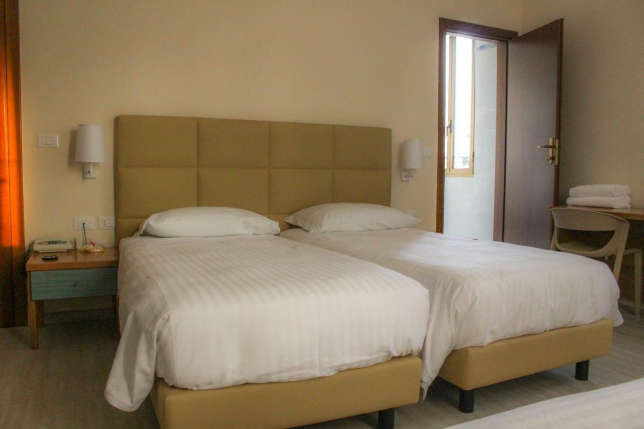 Hotel Villa Azzurra Bologna Bagian luar foto