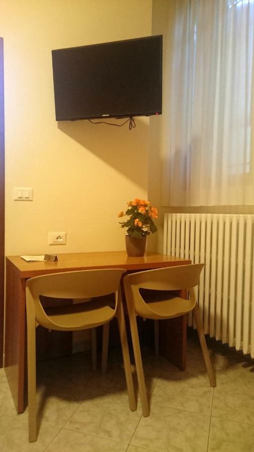 Hotel Villa Azzurra Bologna Bagian luar foto