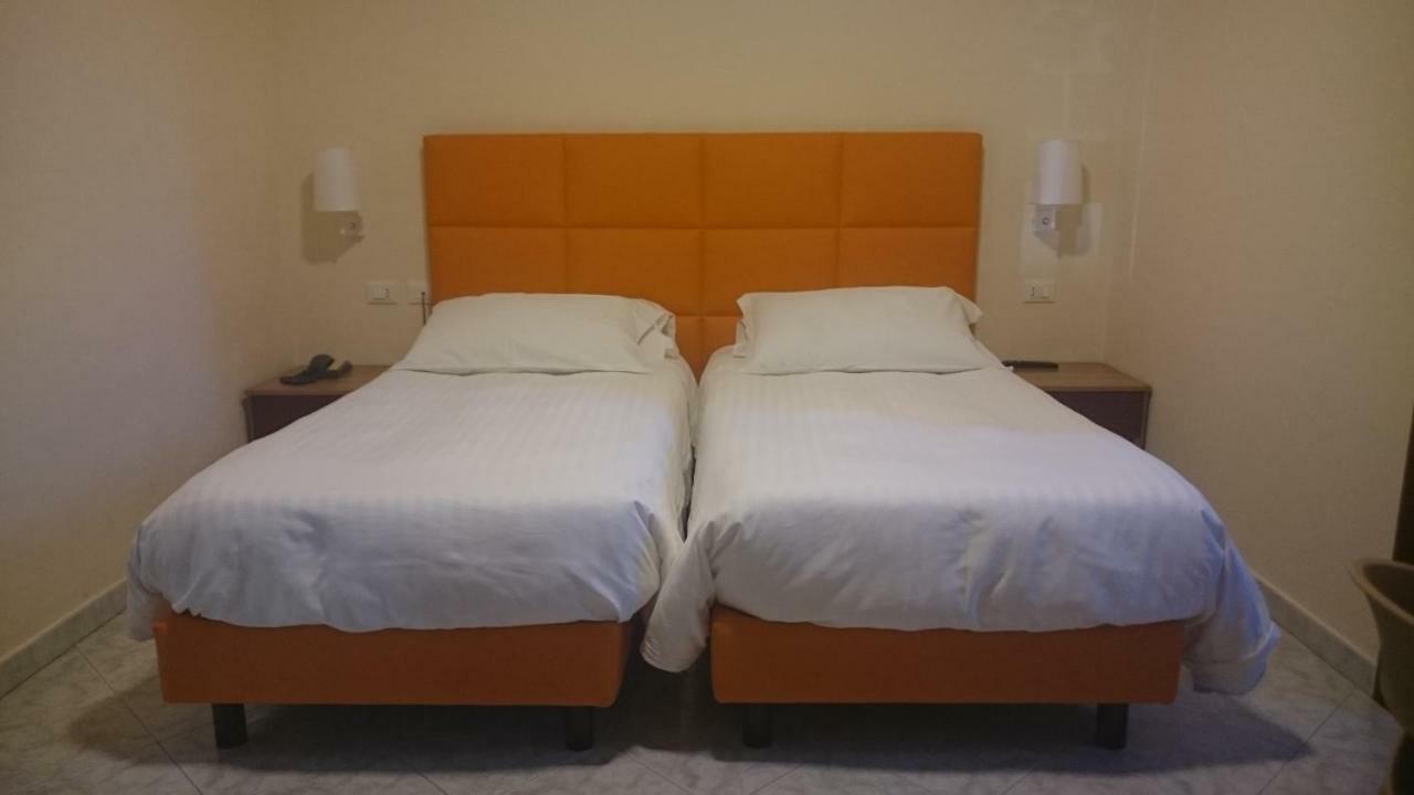 Hotel Villa Azzurra Bologna Bagian luar foto