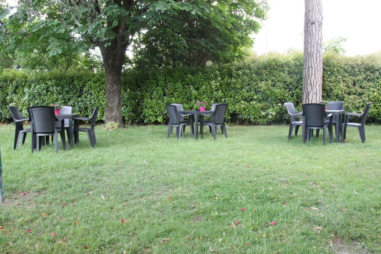 Hotel Villa Azzurra Bologna Bagian luar foto