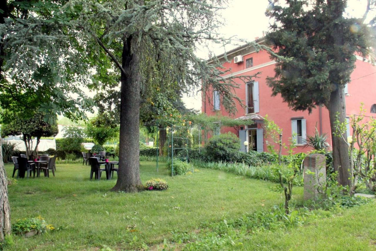 Hotel Villa Azzurra Bologna Bagian luar foto
