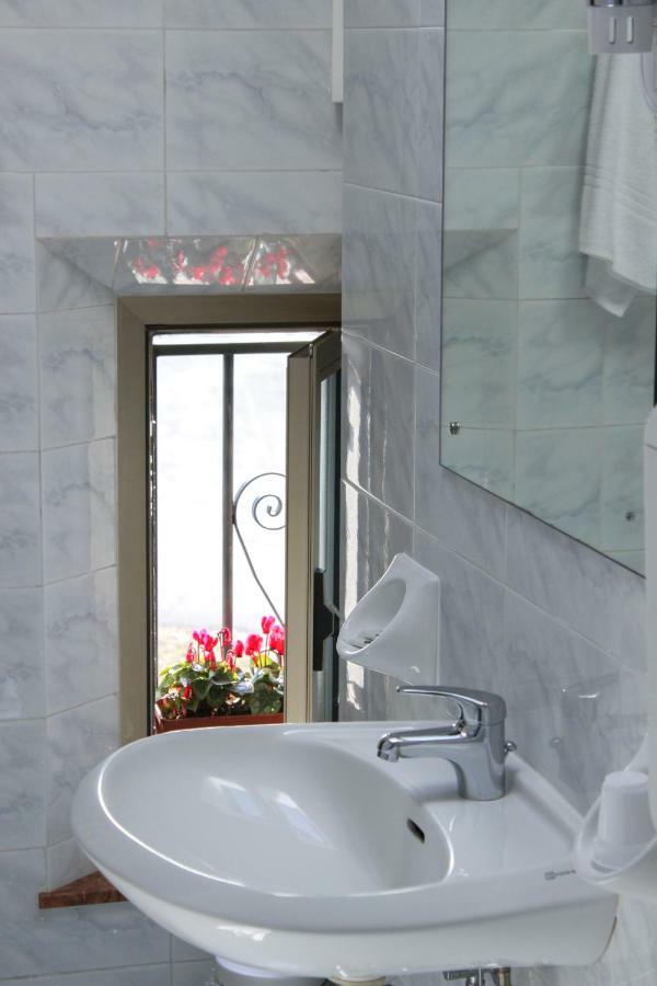 Hotel Villa Azzurra Bologna Bagian luar foto