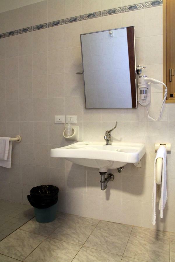 Hotel Villa Azzurra Bologna Bagian luar foto