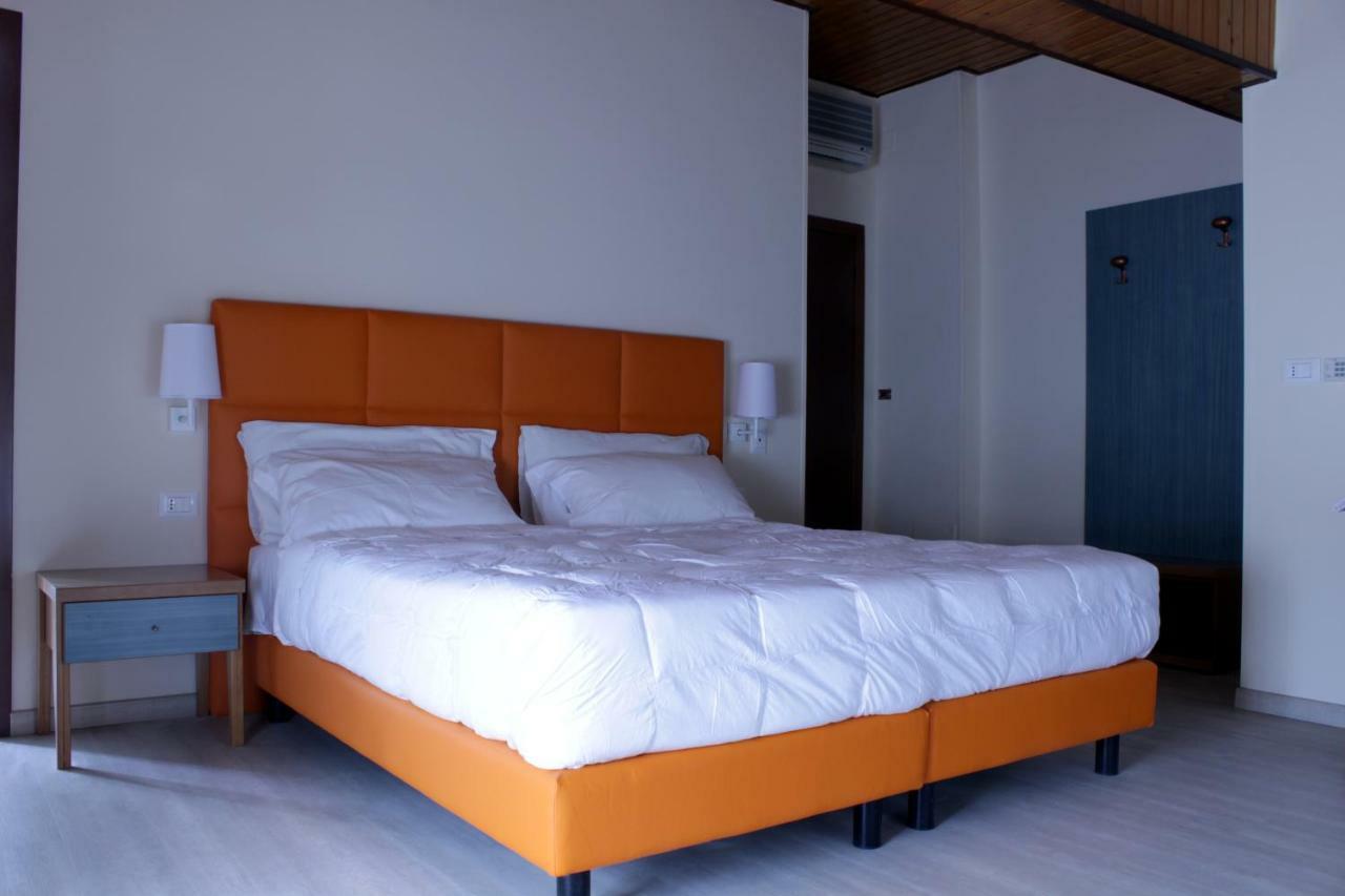 Hotel Villa Azzurra Bologna Bagian luar foto
